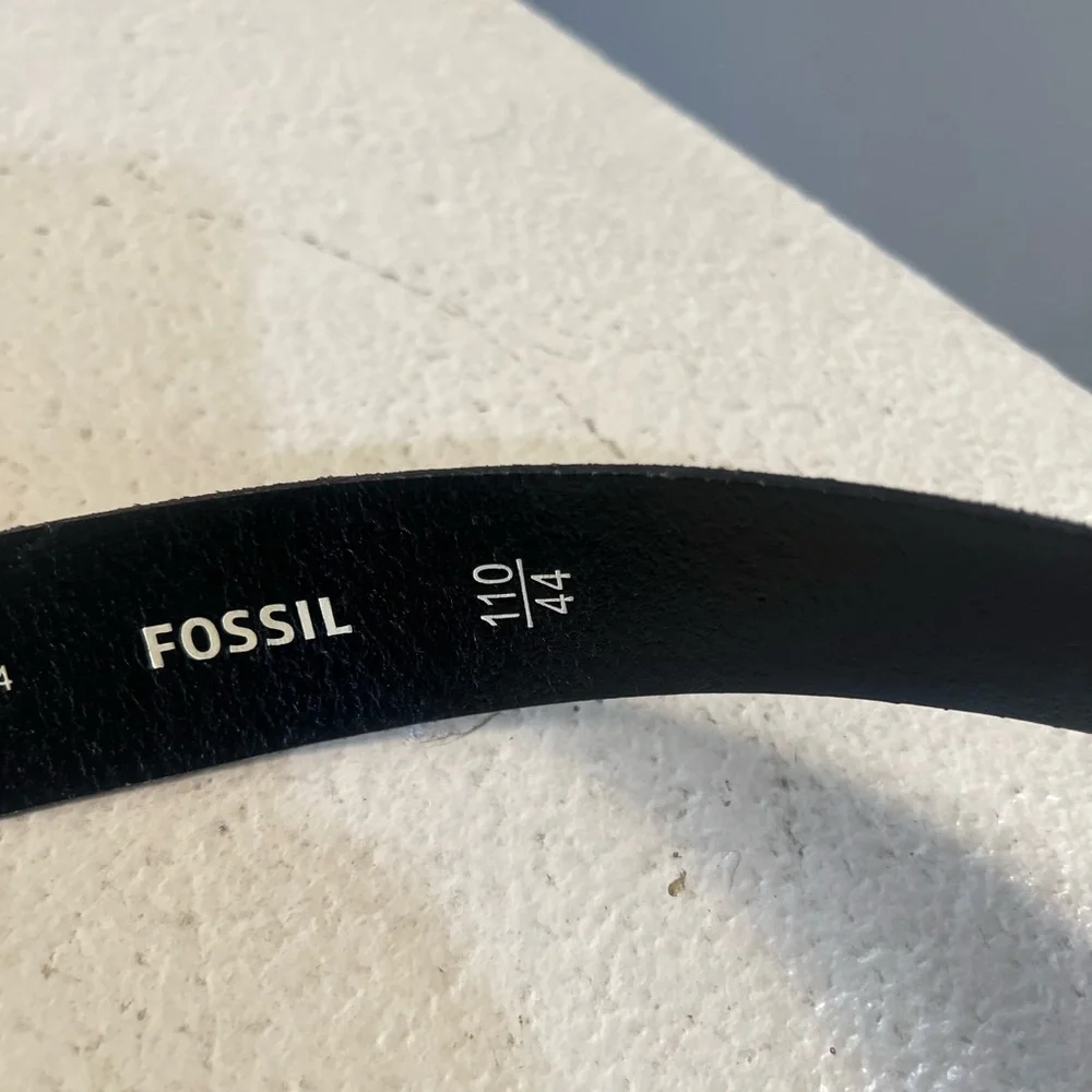 Fossil  Mens Size 44 Black Leather Dress Belt Work Belt Business Casual